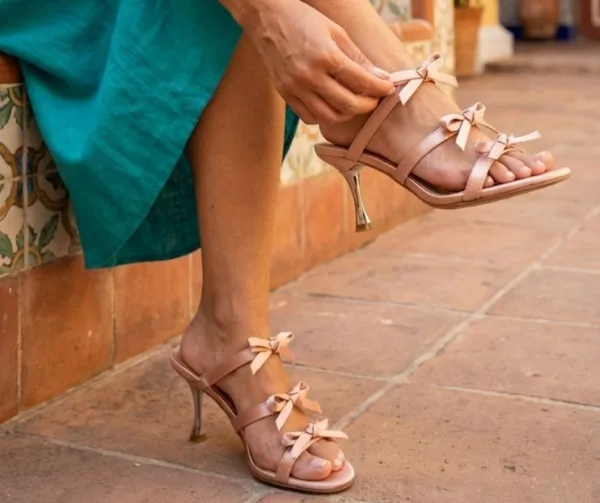 ZAPATOS TACON BAJO CON LAZO BLUSH SATIN