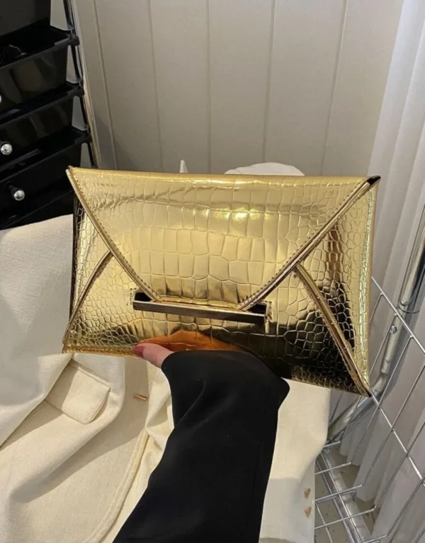 uc-1376.webp MONEDERO DORADO