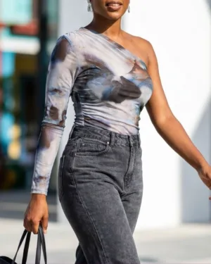 BLUSA UNA MANGA TRANSPARENTE